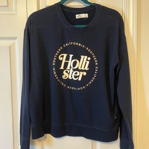 A COMFY NAVY HOLLISTER SWEATER. Worn 3 times.